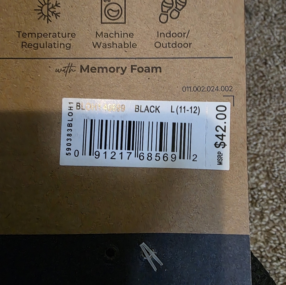 Dearfoams Cozy Black and Cream Slippers - Picture 4 of 4